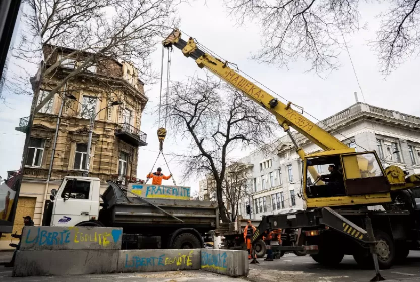 Ucrania denuncia al menos cinco muertos y 18 heridos en un bombardeo ruso sobre Odesa