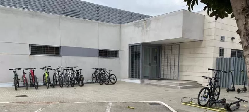 Un alumno de 13 años apuñala presuntamente a un docente en el colegio Monteagudo de Murcia