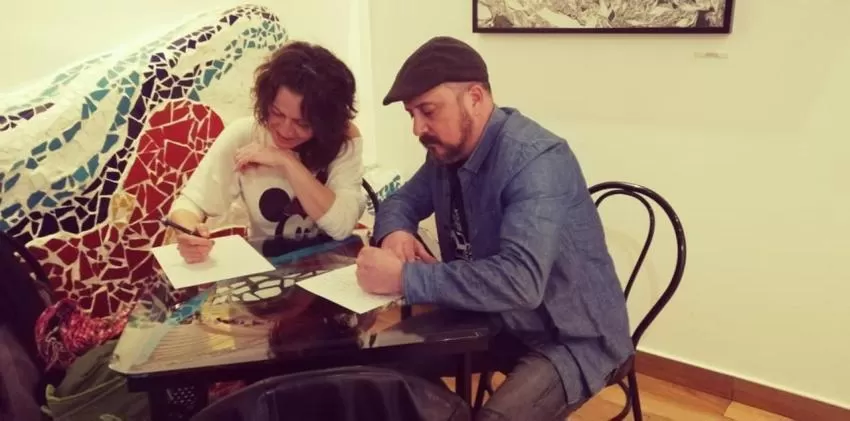 Un 'Concurso de Escritura' reta este lunes a los asistentes a escribir un relato de 50 palabras en media hora en El Sur