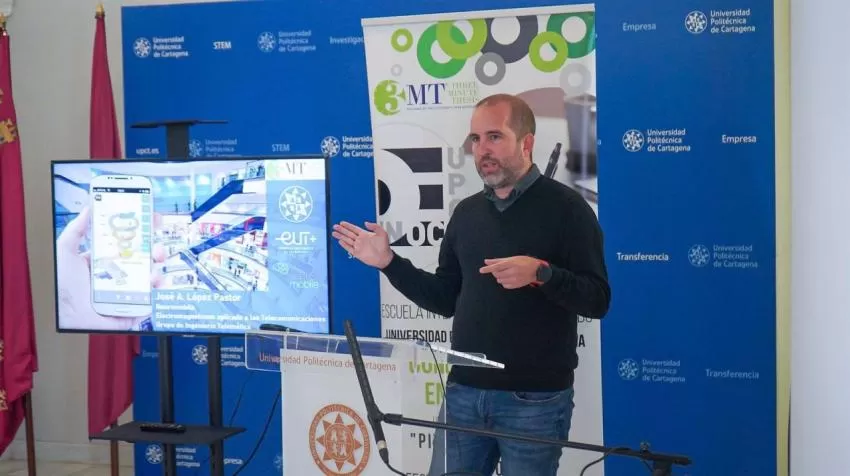 Un doctor en TIC gana el premio 'Tesis en 3 minutos' de la UPCT con un proyecto sobre localización GPS en interiores