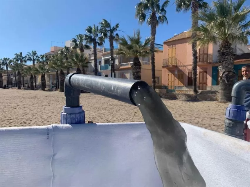 Un graduado de la UPCT patenta un sistema para extraer y filtrar los fangos del Mar Menor