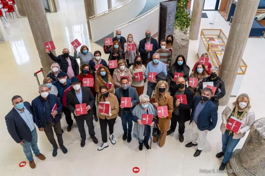 Un libro recoge los 40 años de la Universidad Popular de Cartagena