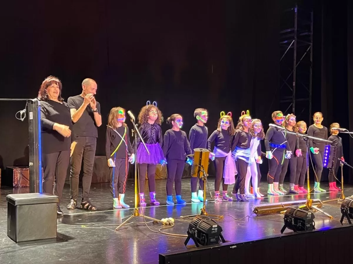 Un Mundo de Colores: La Sección Infantil del Taller Municipal de Comediantes deslumbra con su obra de teatro negro en Calasparra
