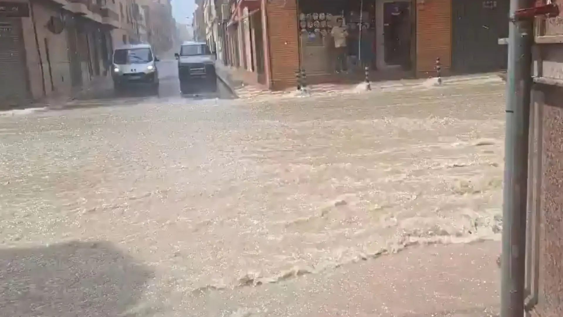 Un temporal repentino en Murcia provoca tormentas, granizo intenso y calles anegadas en Jumilla y Yecla
