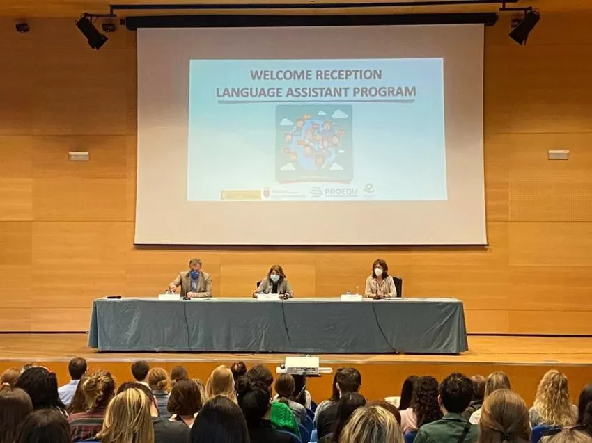 Un total de 427 auxiliares de conversación de 21 nacionalidades apoyarán la enseñanza de idiomas en centros educativos