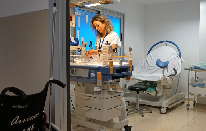 El paritorio de Urgencias del hospital Materno Infantil de la Arrixaca atiende a diez mujeres en un año