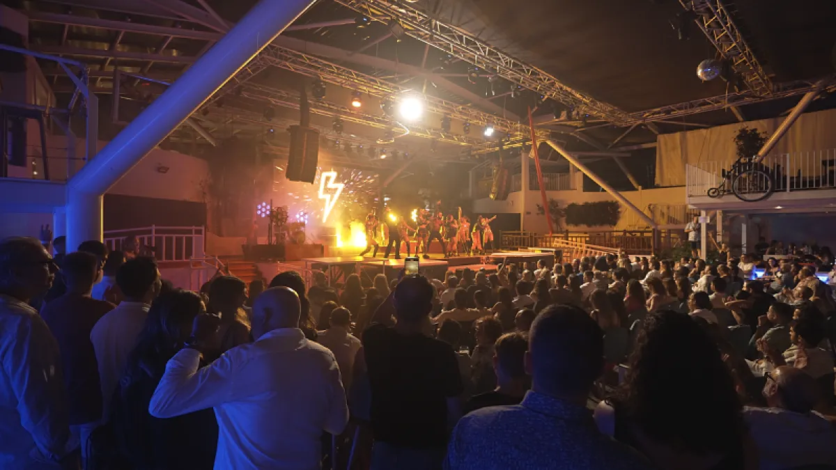 Una noche inolvidable: el Opening VIP VËLA supera todas las expectativas con su versión más rockera