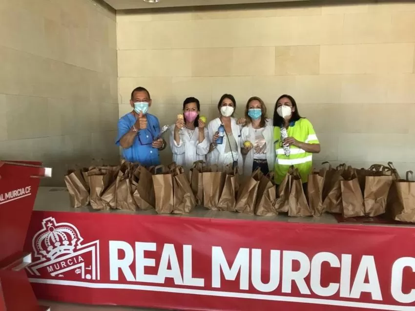 Unas 50.000 personas ya han recibido la vacuna por los servicios municipales de vacunación en el estadio Enrique Roca