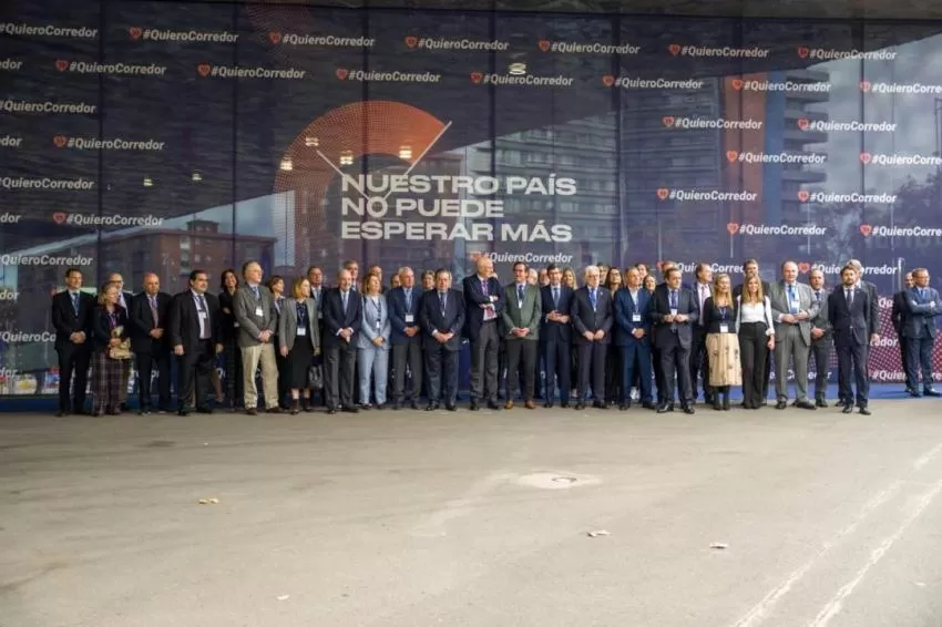 Unos 1.500 empresarios urgen en Barcelona a acabar las obras del Corredor Mediterráneo