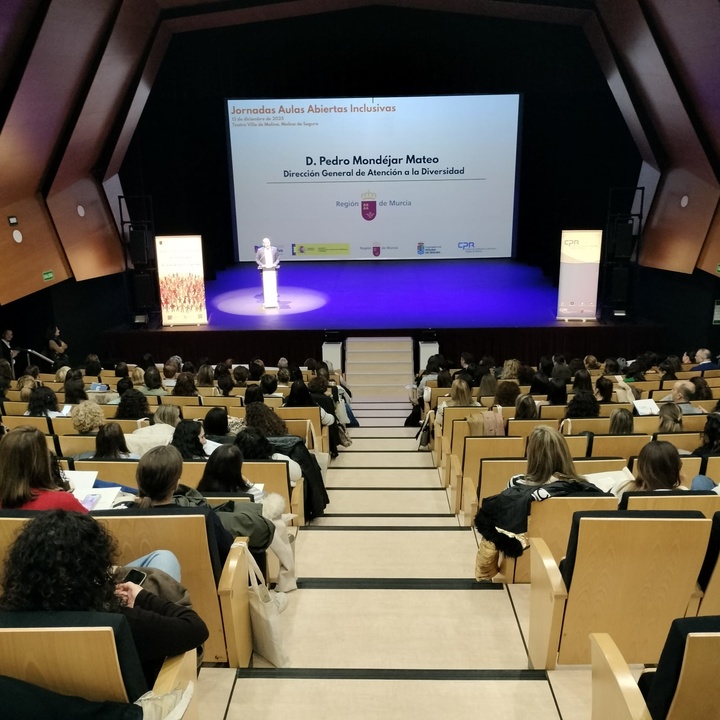 Cerca de 400 educadores participan en jornada de aulas abiertas inclusivas en Murcia