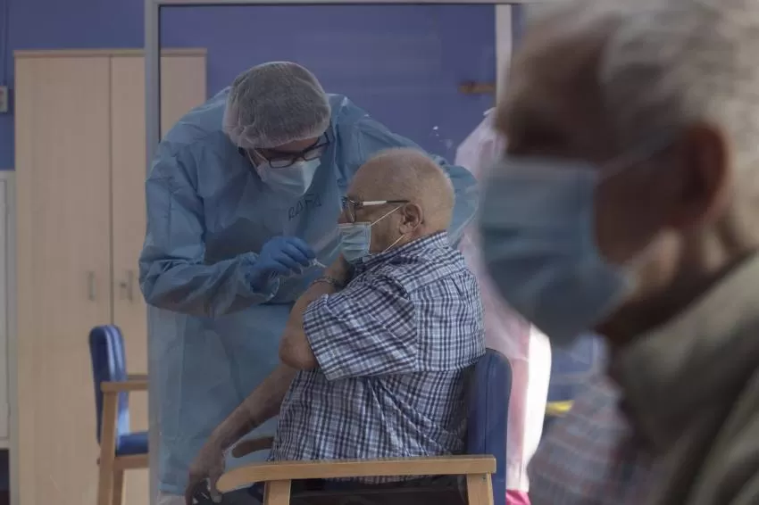 Usuarios vacunados de las residencias de la Región de Murcia ya pueden realizar salidas al domicilio con familiares