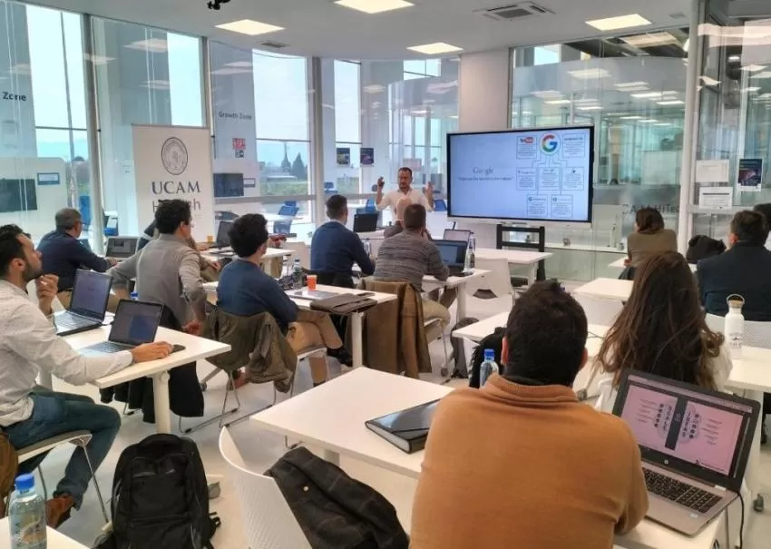 Veinticinco startups de toda España consolidan sus proyectos en el 'Bootcamp UCAM Flow HiTech'
