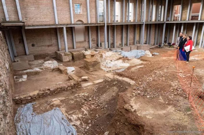 Vuelven las excavaciones al Teatro Romano de Cartagena para recuperar el pórtico