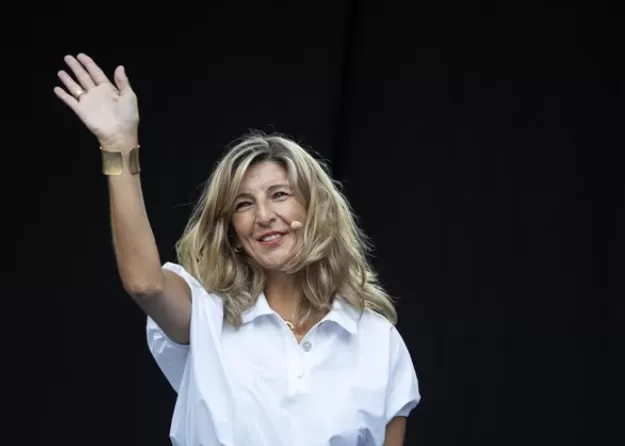 Yolanda Díaz detalla que el acuerdo de PGE incluye el despliegue de una ley de familias y la revalorización de pensiones