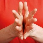 Bienestar espiritual a través de la práctica del yoga con las manos 03