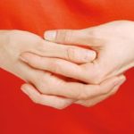 Bienestar espiritual a través de la práctica del yoga con las manos 05