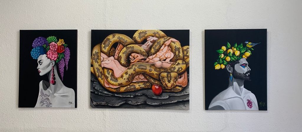 Cuadros de Aarón Izquierdo en la exposición "Color-Adictos".