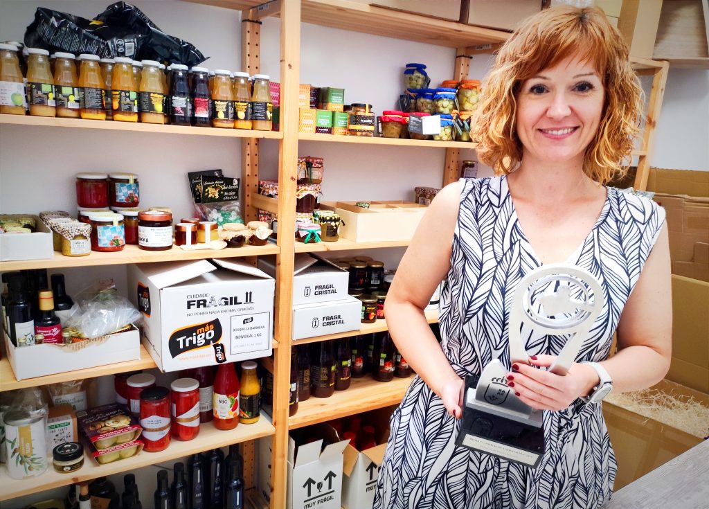 María José Albacete, El Estante