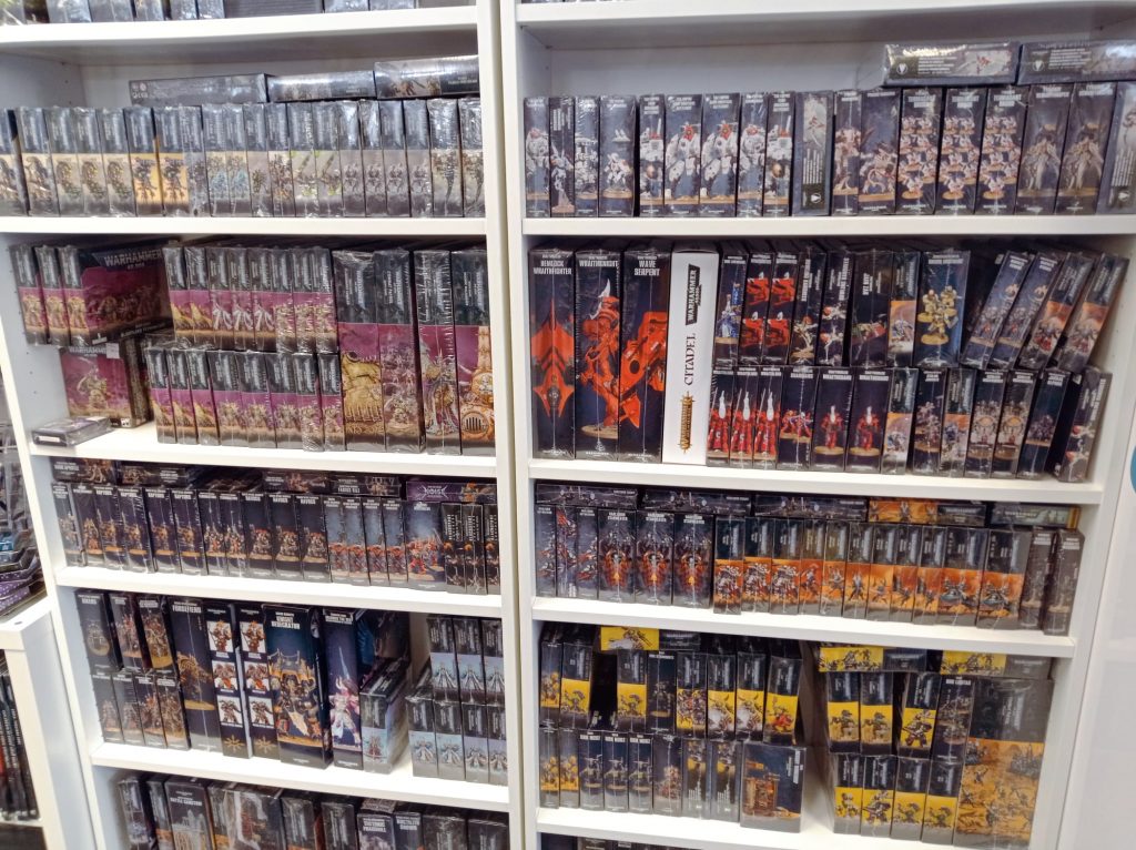 La Escotilla, estantería