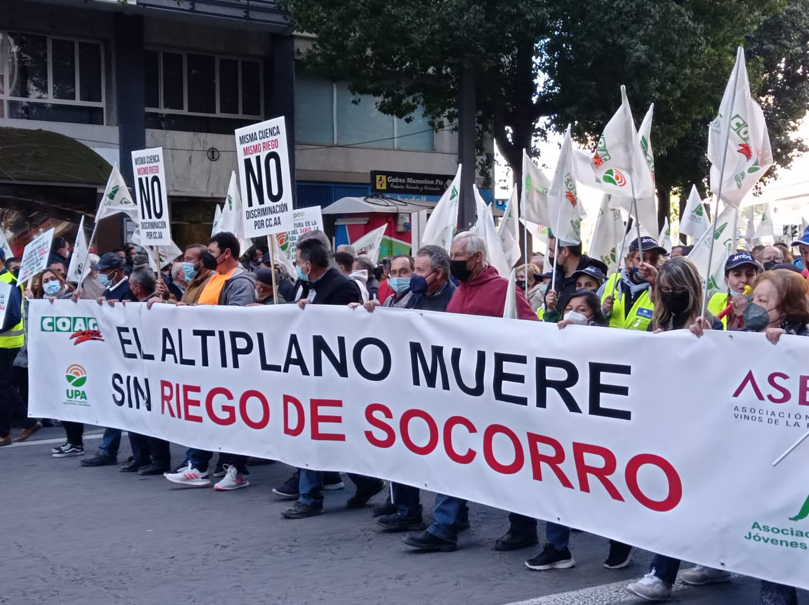 Pancarta de manifestantes en la concrentración en defensa de la Agricultura 2022