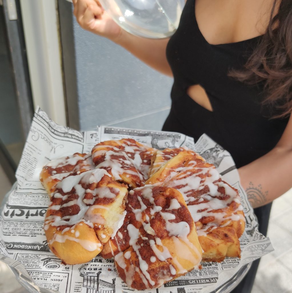 Cinnamon Rolls, Dragon Lab