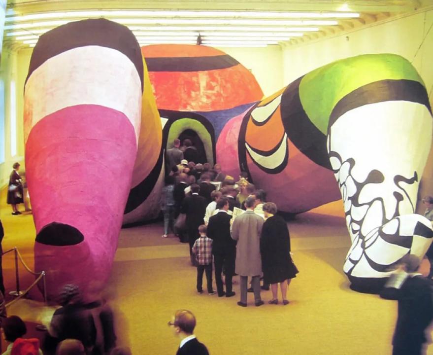 Con arte y algo más