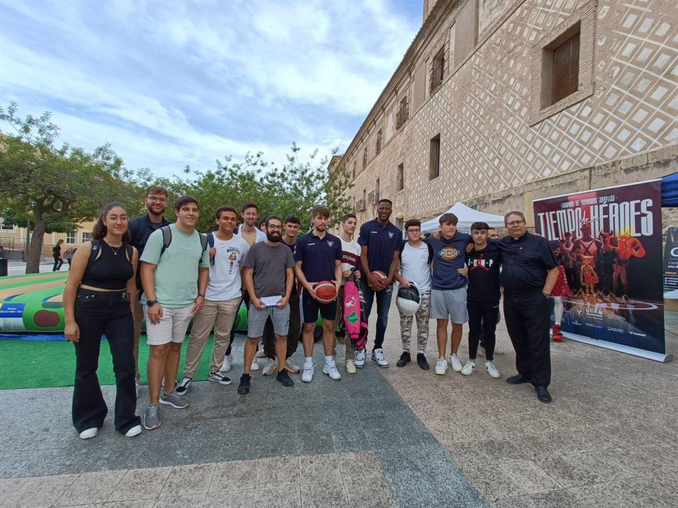 Deporte gastronomia e idiomas se dan cita en la bienvenida universitaria de la ucam